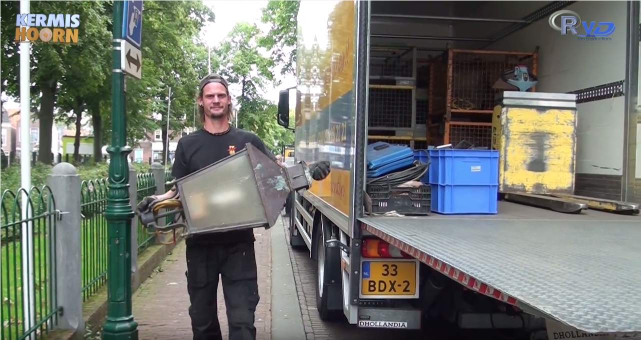 Voorbereidingen voor de kermis (Video)