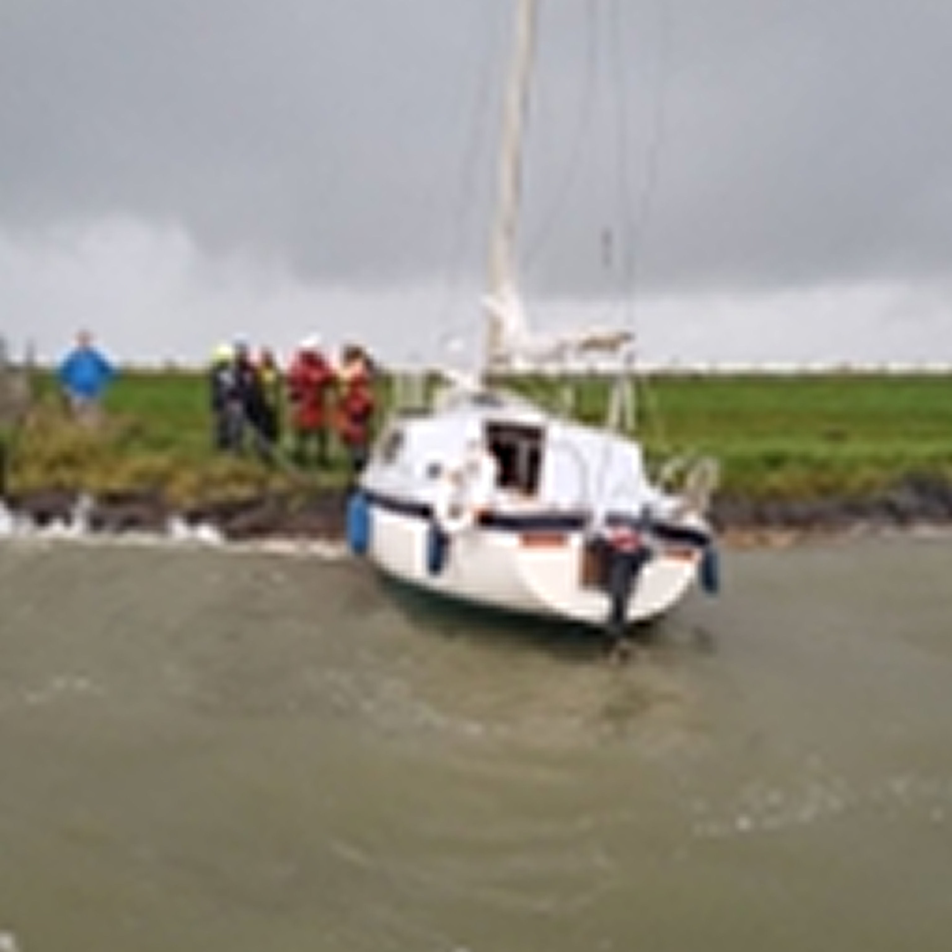Zeiljacht van zinken gered