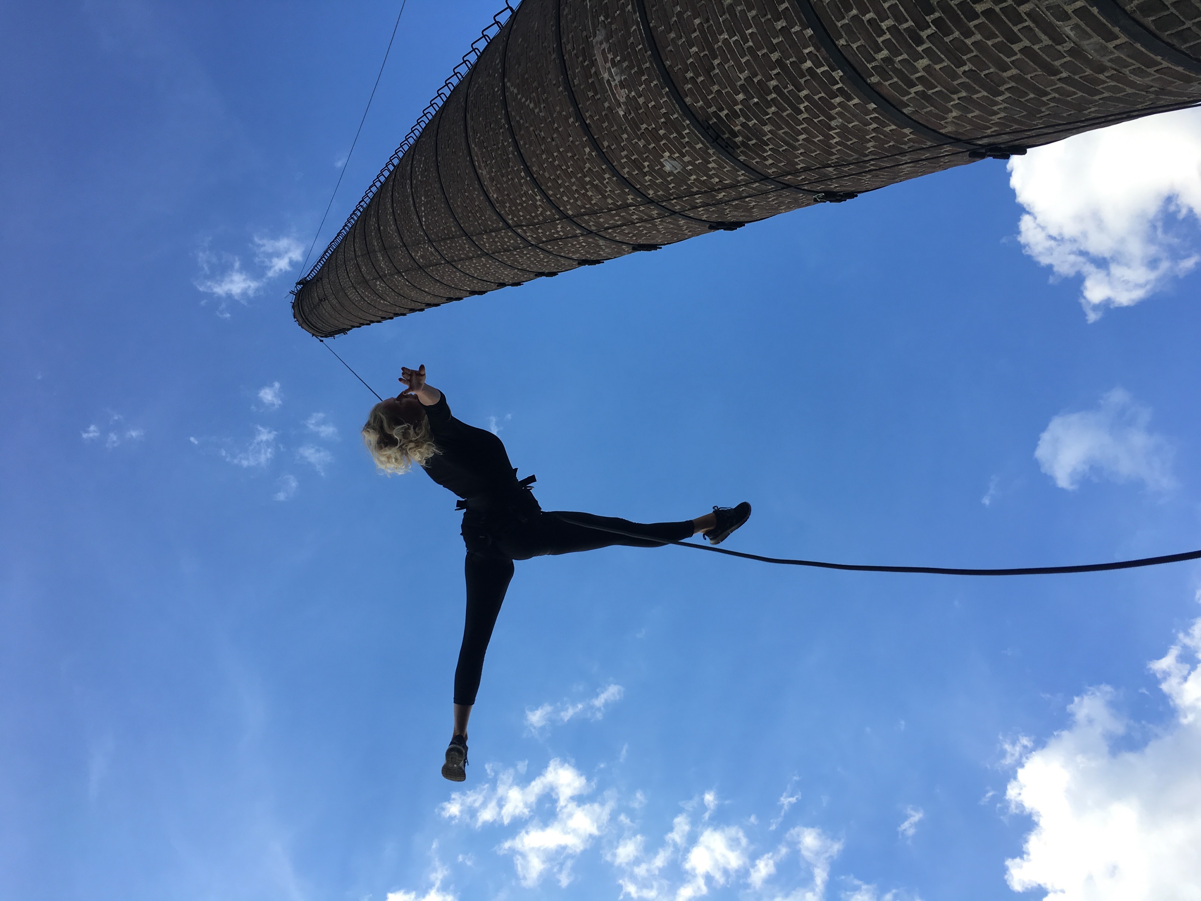 Karavaan Komt met indrukwekkende acrobatiek