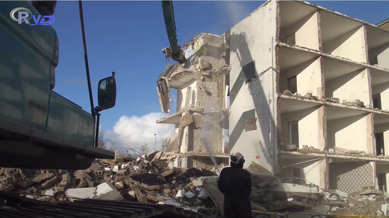 Mega sloopkraan actief in de Siriusstraat (Video)