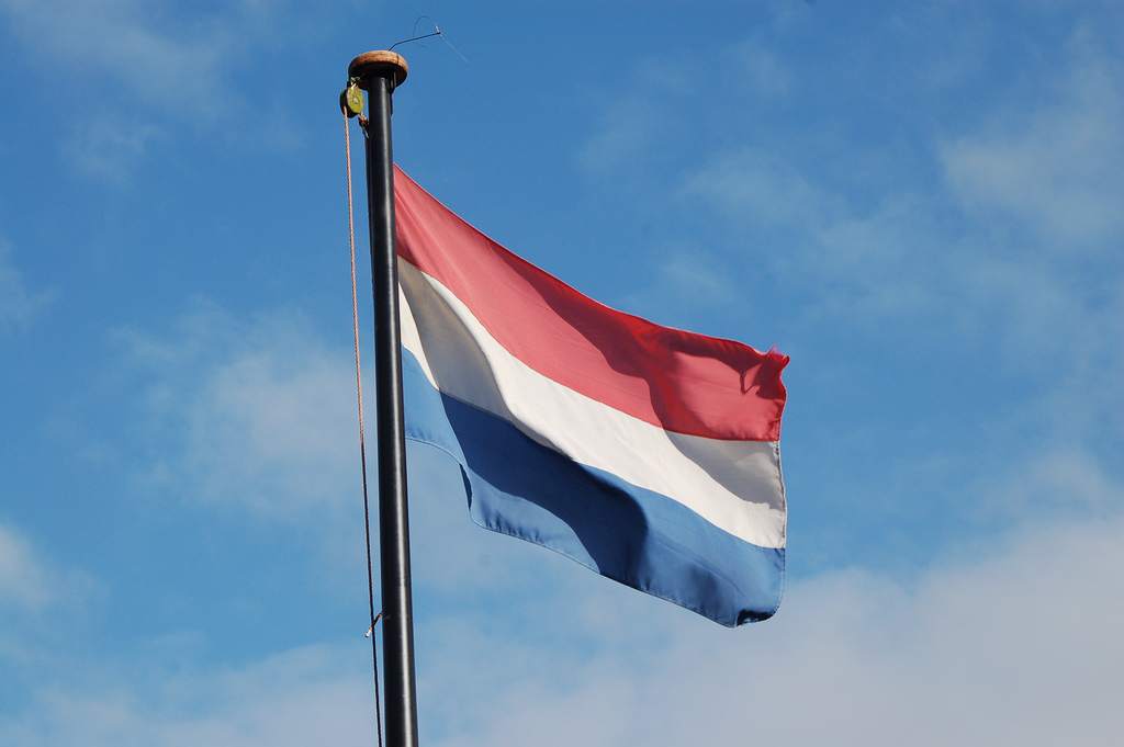 Nederlandse vlag in Hoornse raadszaal