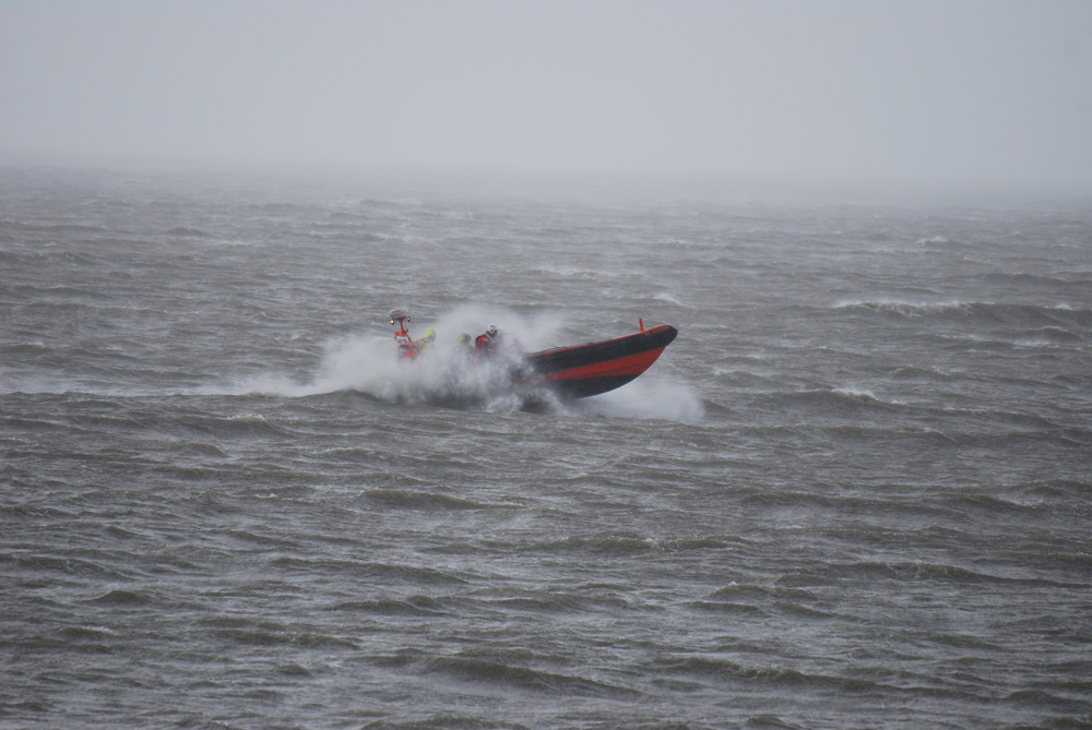 Oefening reddingboot tijdens eerste zware storm van 2018