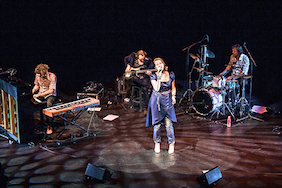 Helen Botman met 'I Sing' in Huis Verloren
