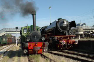 Stoomtram ontmoet Stoomtrein Foto Rein Korthof