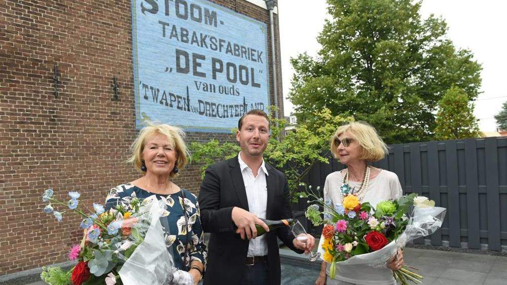 Historische straatreclame onthuld