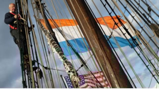 Amerikaanse ambassadeur vaart mee met Halve Maen