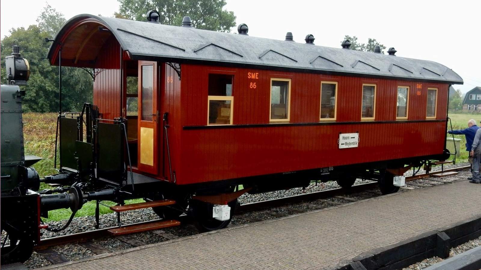 Personenrijtuig 86 van Staatsmijn Emma terug op de rails
