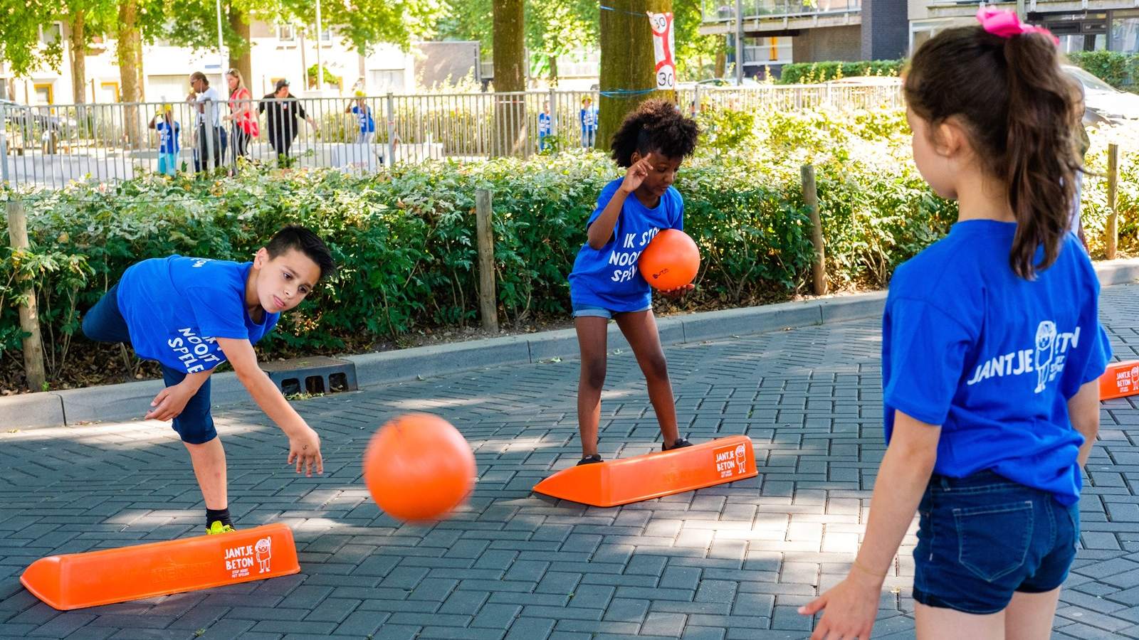 Ouders stimuleren kind om meer buiten te spelen