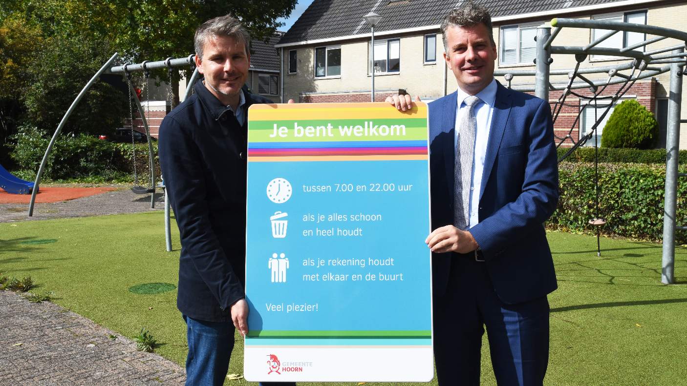 Nieuw spelregelbord geplaatst bij speeltuin