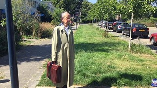 Riewert Blok voor zijn huis