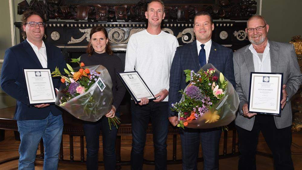 Buurmannen gehuldigd voor redden dorpsgenote