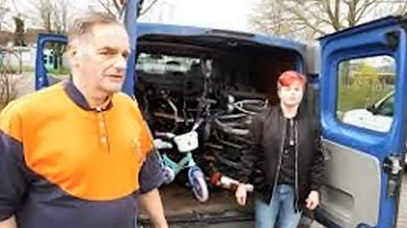 Kinderfietsjes uitgedeeld