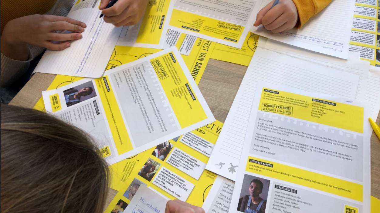 Werenfridus-leerlingen schrijven brieven voor Amnesty