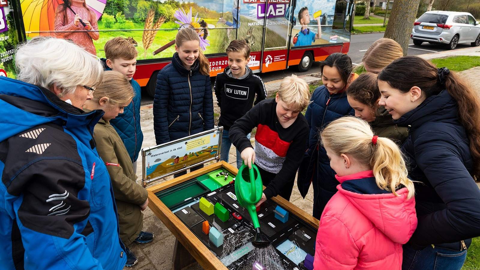 Klimaatbus toert langs Noord-Hollandse scholen