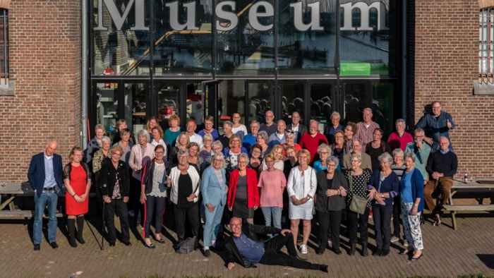 70 medewerkers op een foto1