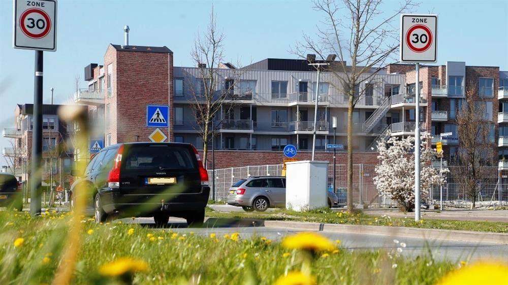Borden 30 km zone op De Strip