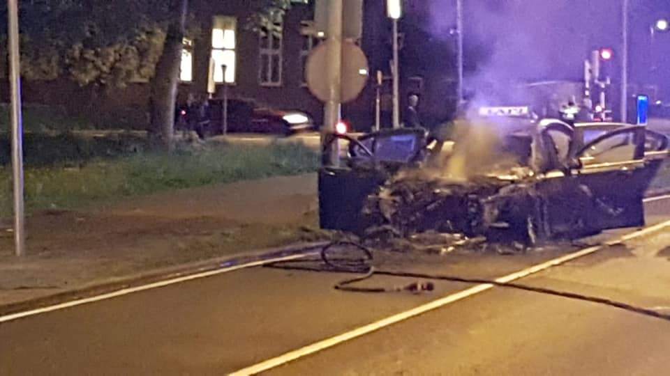 Taxi in brand op Provinciale weg