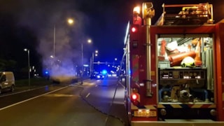 Blussen van in brand staande taxi