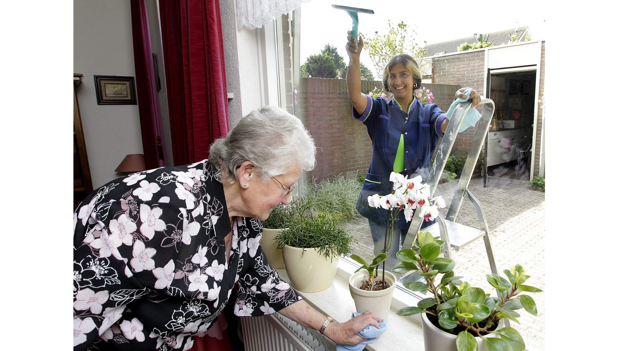 Mantelzorgers in Westfriesland krijgen extra huishoudelijke hulp