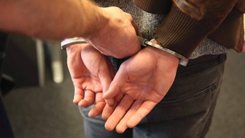 Aanhouding voor woningoveral