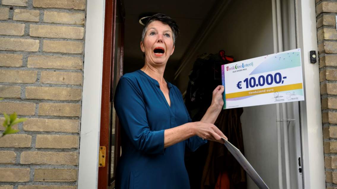 Esther uit Zwaag wint 10.000 euro in BankGiro Loterij
