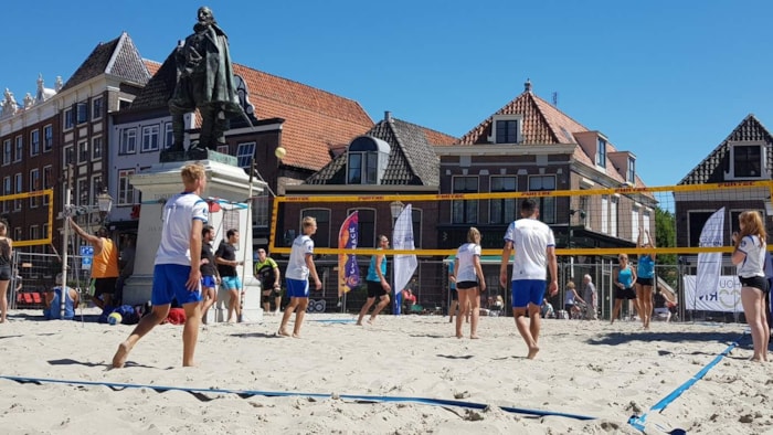 Beachvolleybal op de Kaasmarkt