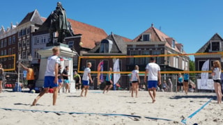 Beachvolleybal op de Kaasmarkt