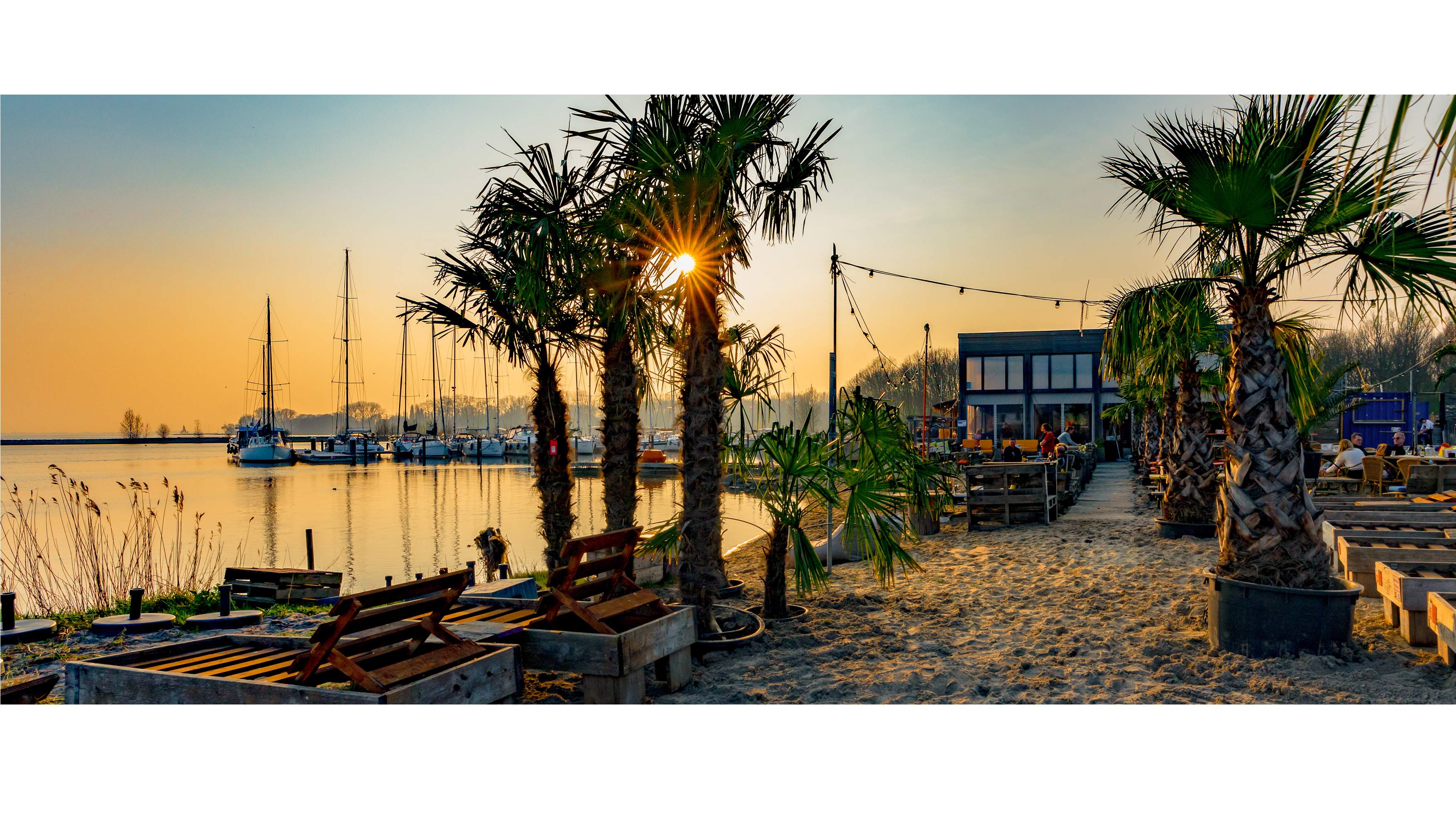 Zwemmen op verboden plaatsen: € 140,-- boete