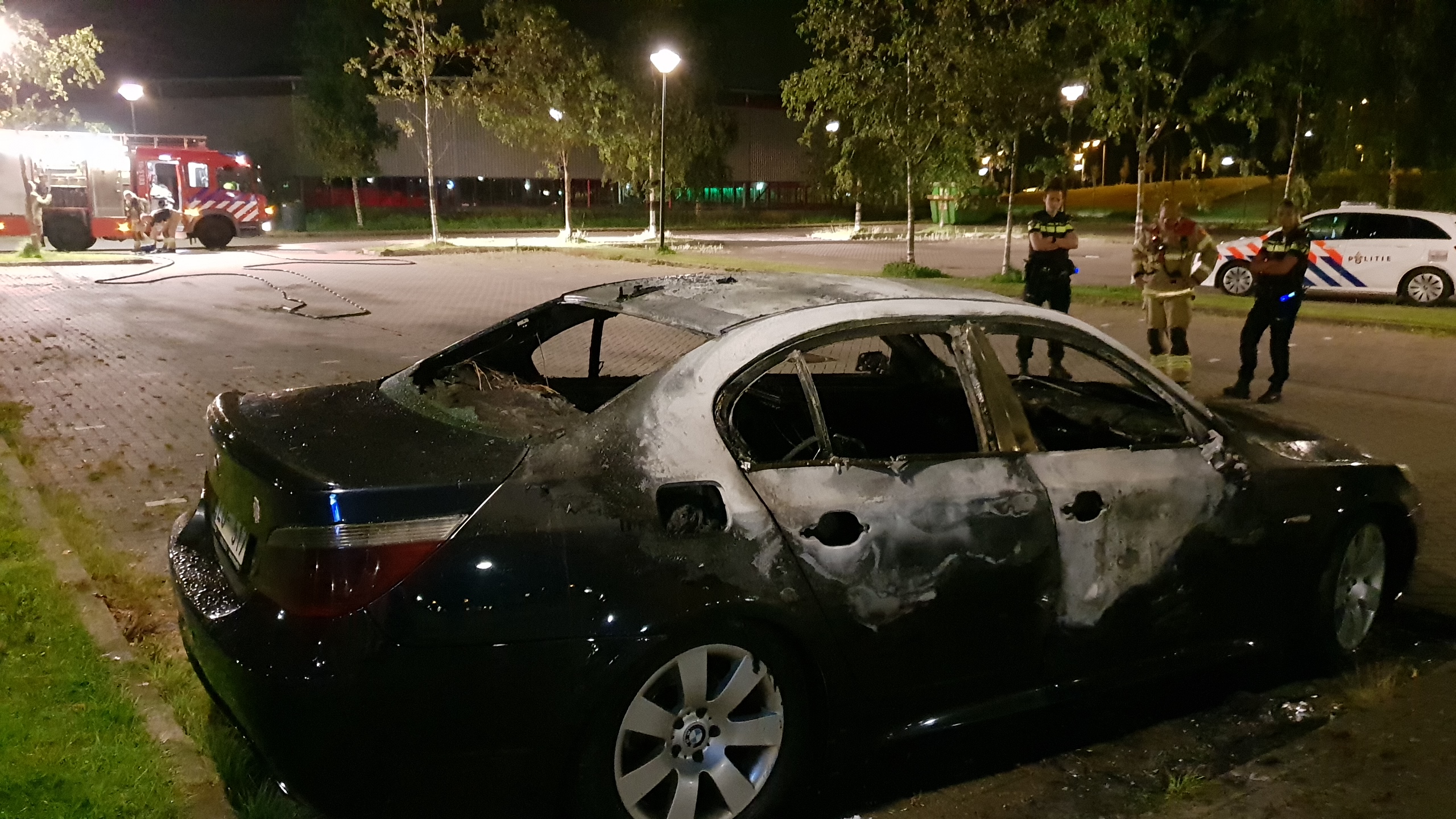 Auto uitgebrand op parkeerplaats ijsbaan De Westfries