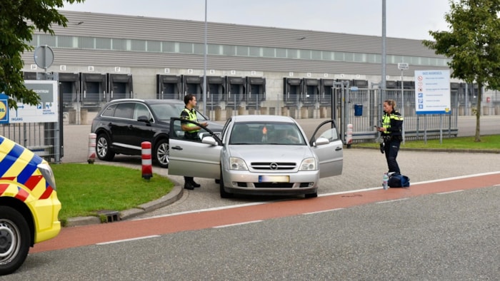 Fietser aangerenden op de Marowijne 1