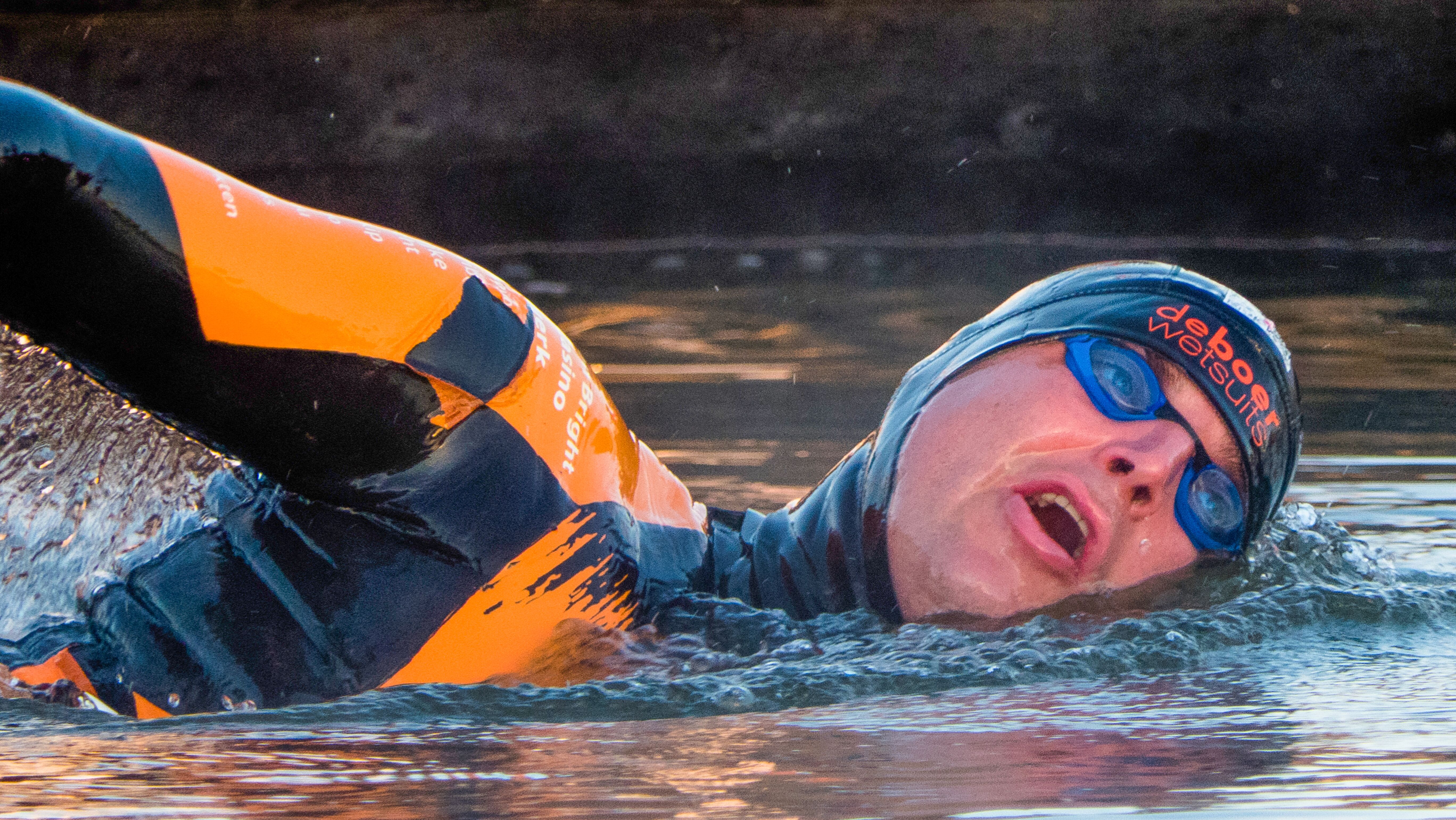 Maarten van der Weijden neemt alsnog deel aan de zwemmarathon Stavoren- Medemblik