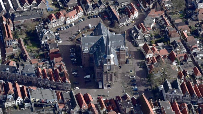 Kerkplein van bovenaf
