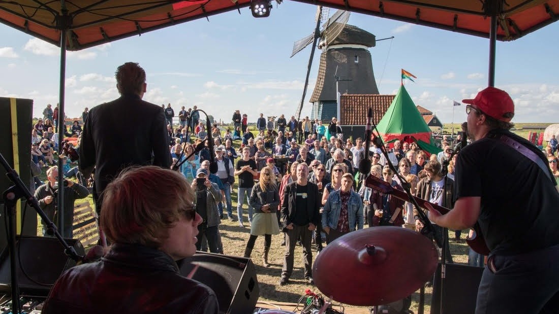 Summer Breek presenteert Summer Broke