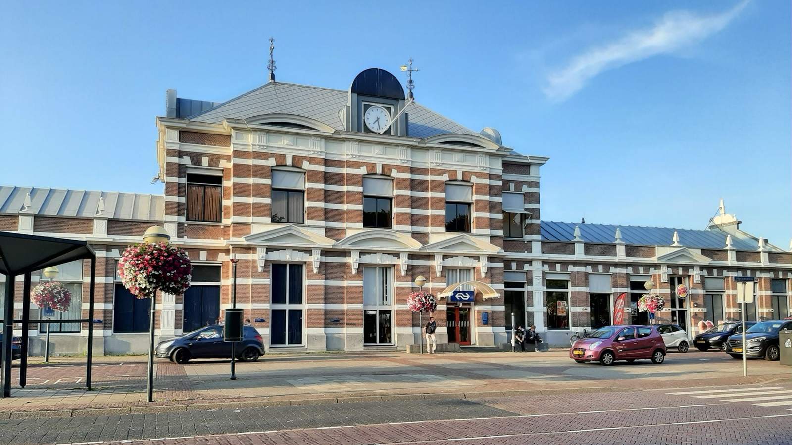 NS vraagt ProRail perrons te verlengen van 9 stations