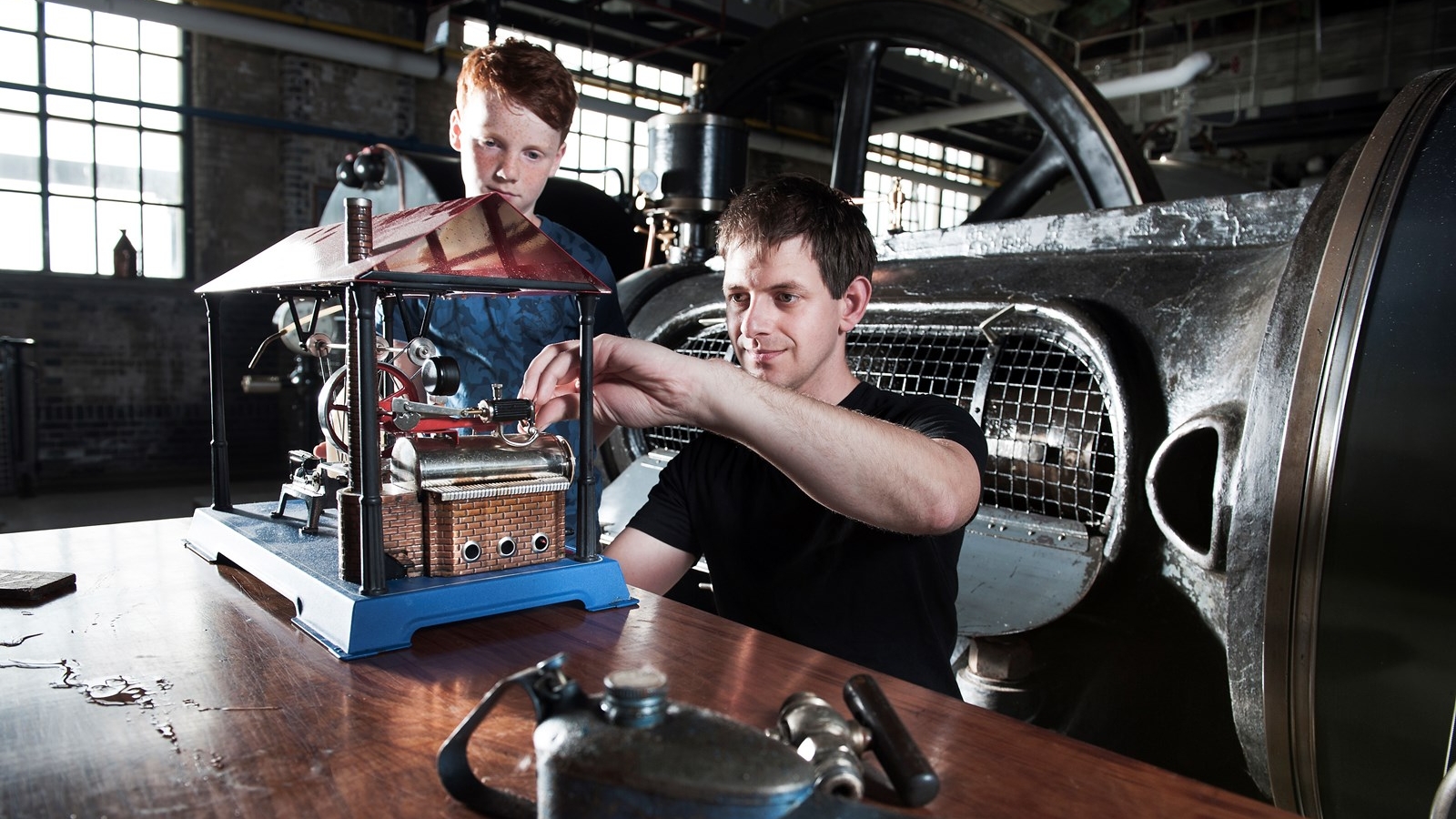 Stoommodellen in spotlights Stoommachinemuseum