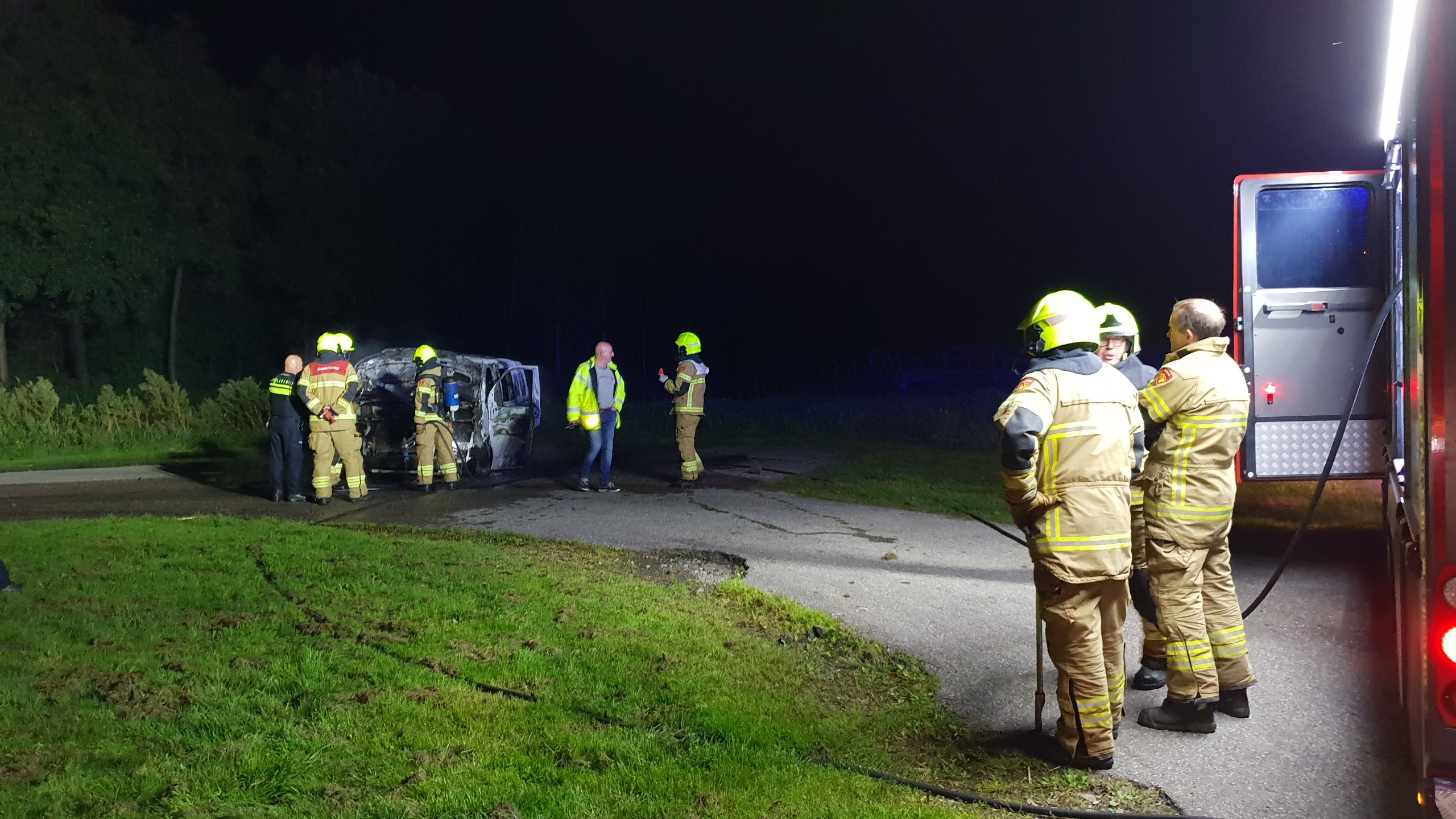 Busje afgebrand op parkeerterrein De Hulk
