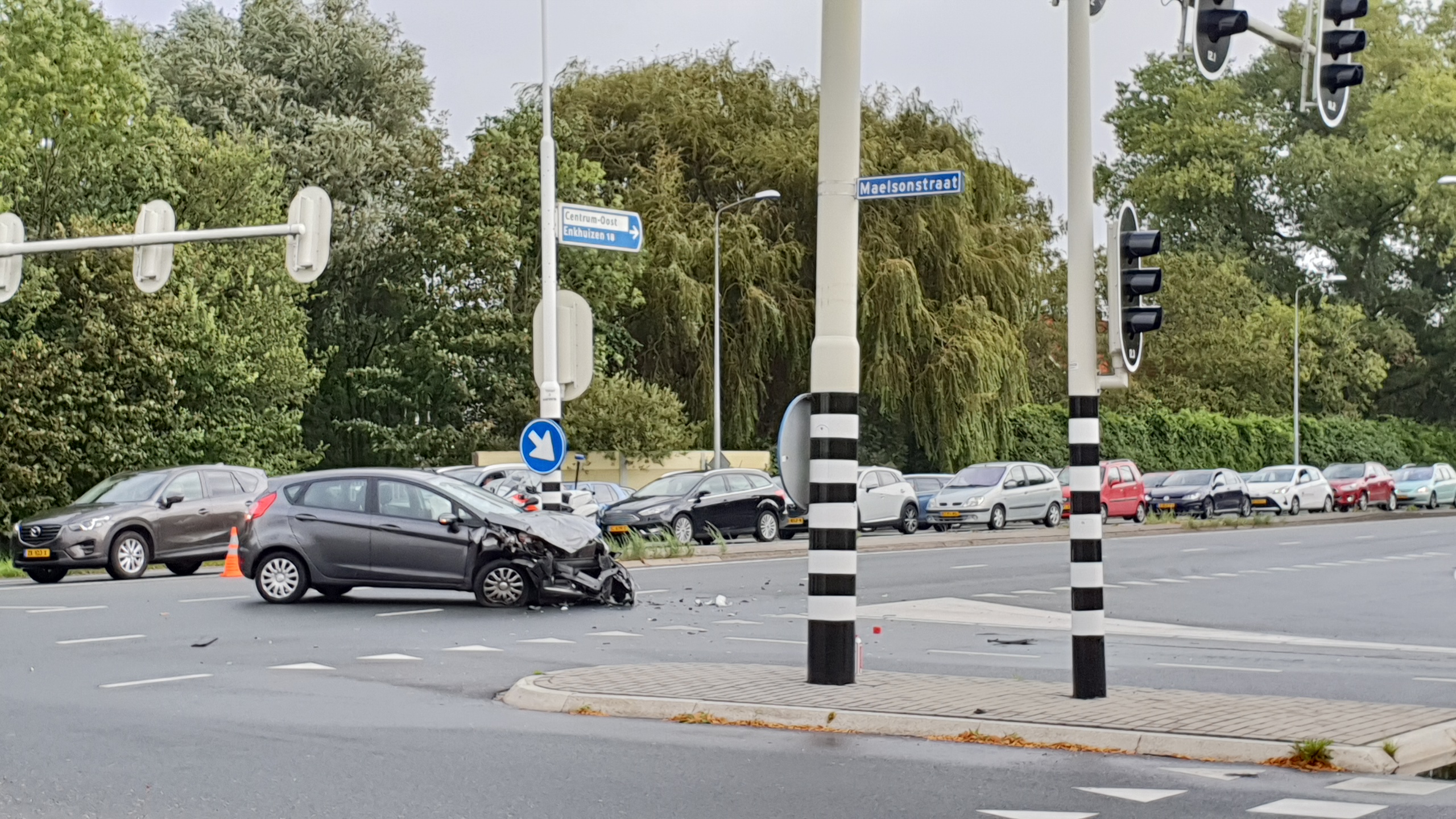 Twee auto's total loss bij ongeval Hoorn