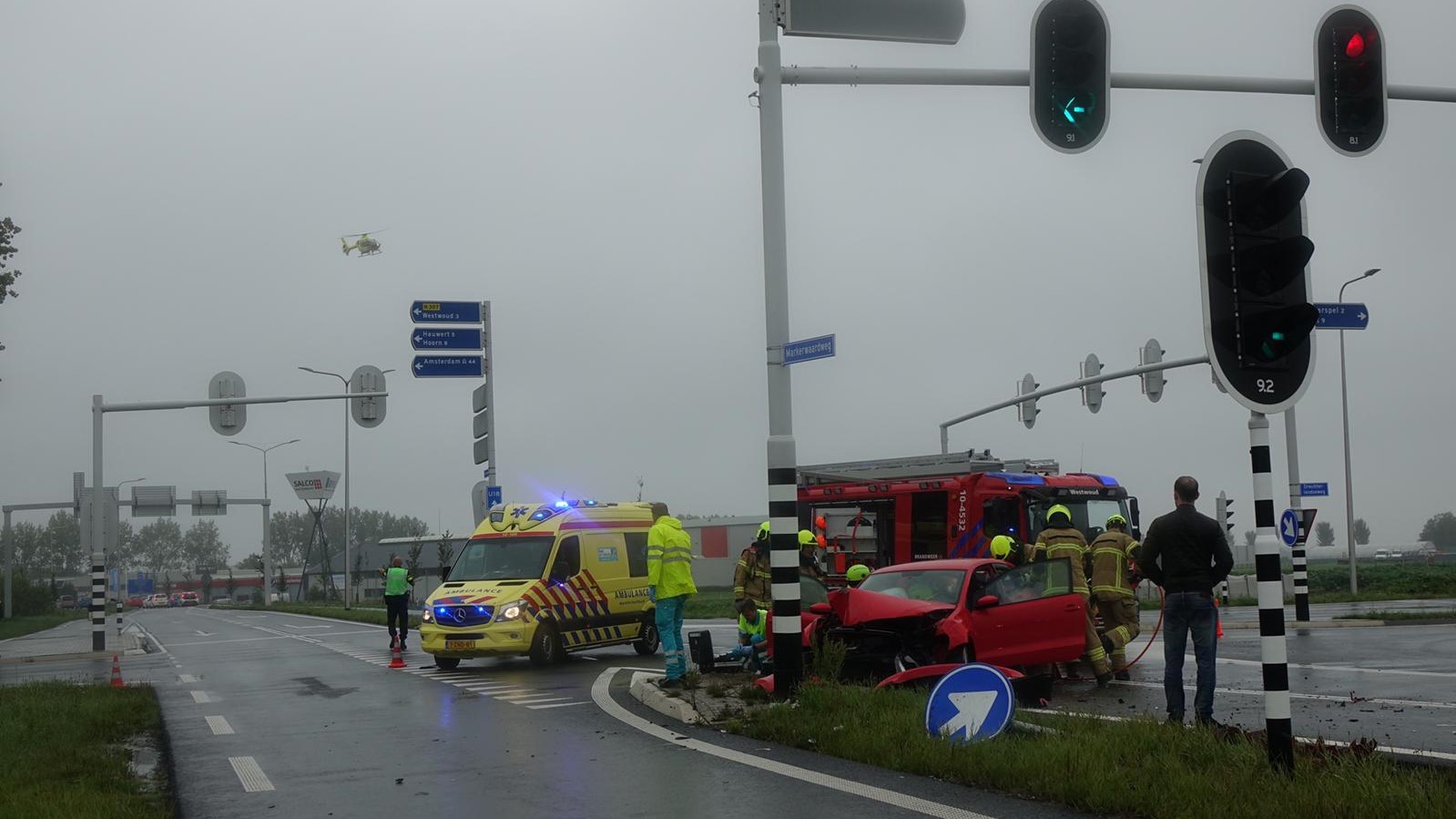 Automobilist bekneld bij ongeluk (Zwaagdijk-Oost)