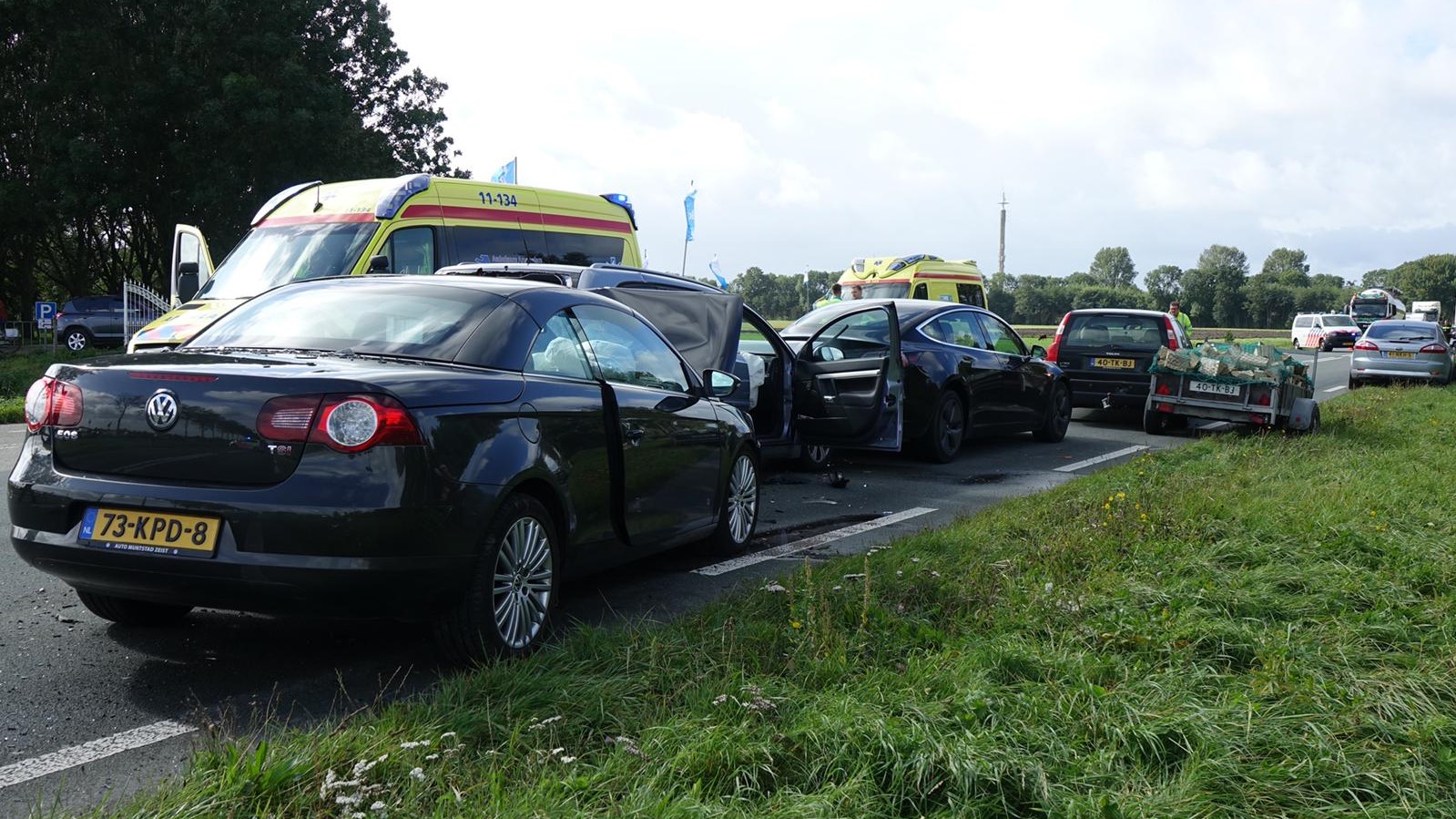 Kettingbotsing op N506: gewonden naar ziekenhuis