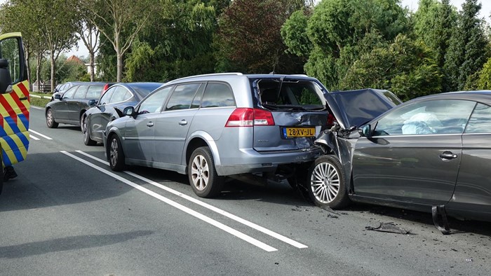 Kettingbotsing op N506 gewonden naar ziekenhuis 2