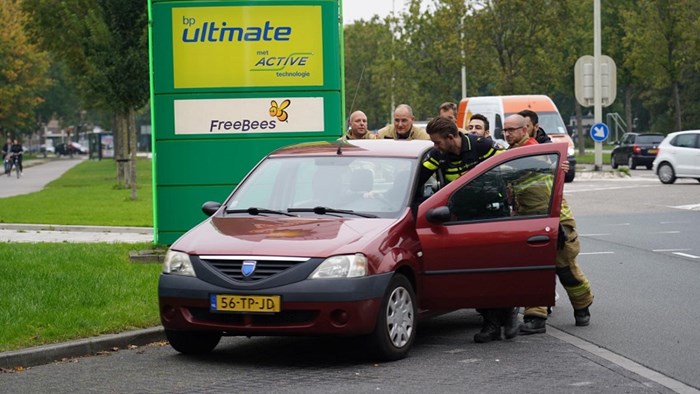 Auto bijna in brand in Hoorn Blokmergouw 2
