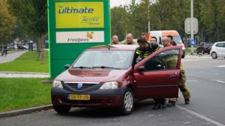 Auto bijna in brand in Hoorn Blokmergouw 2