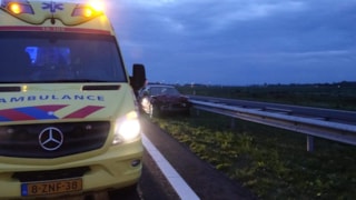 Auto tegen vangrail in Hoorgkarspel
