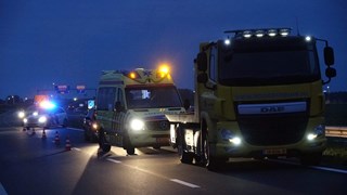 Auto tegen vangrail in Hoorgkarspel3