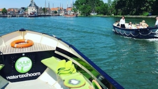 Watertaxi Hoorn in haven