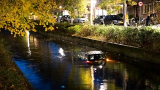 Auto in het water2