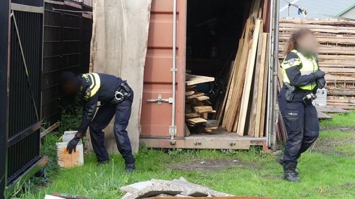 Man verstopt gestolen goederen in container