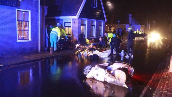 Scooter en bijrijder ten val 2