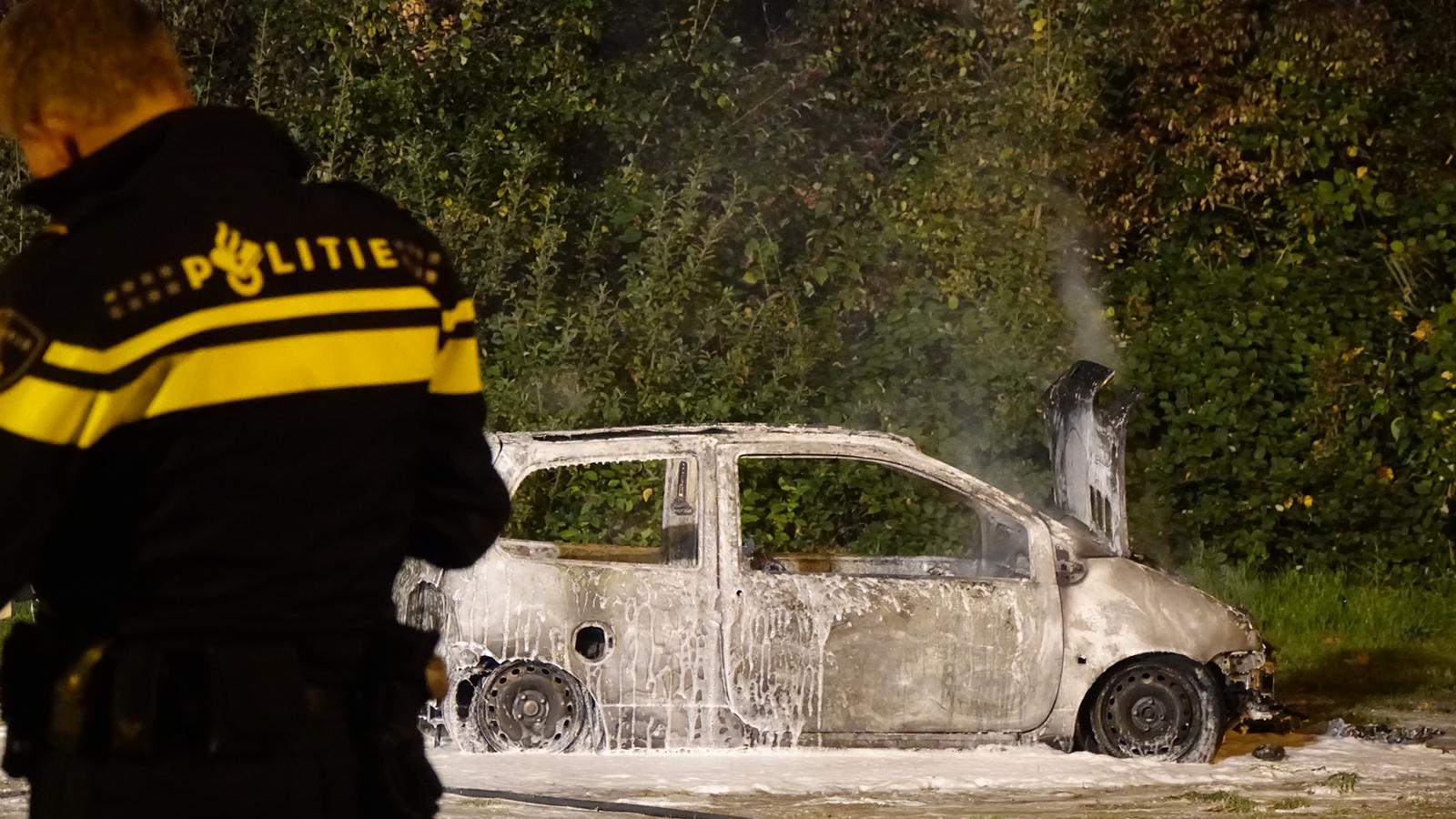 Auto in brand op Pelmolenpad, brandstichting waarschijnlijk