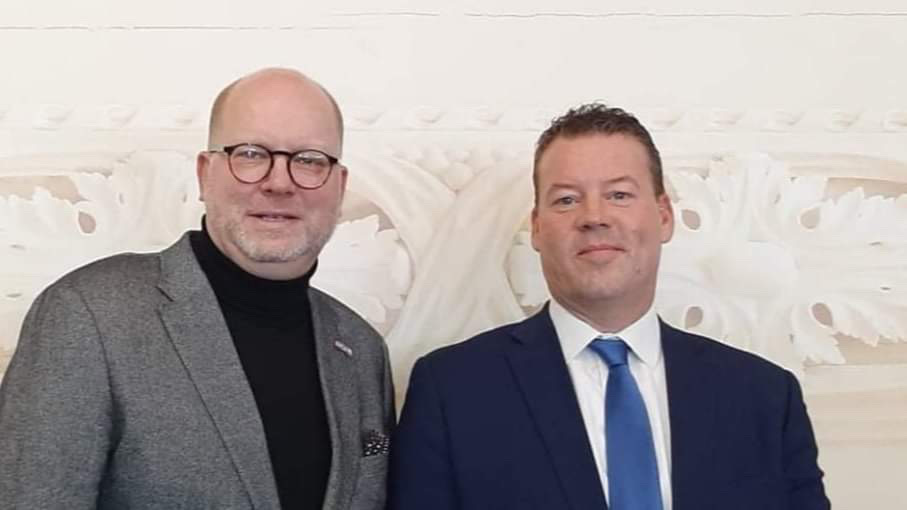 Tap zwaait af, Helling aangesteld als wethouder